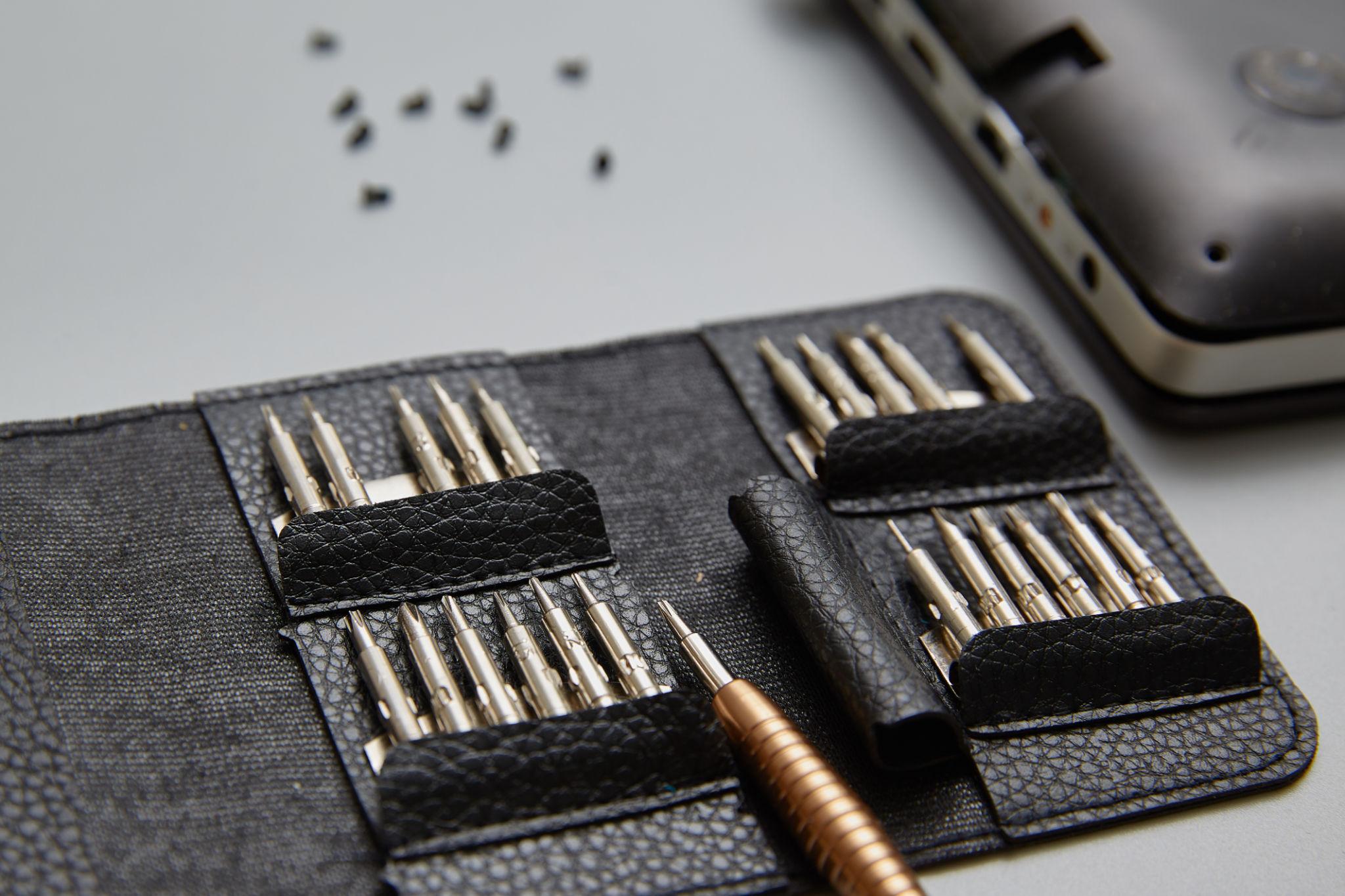 laptop repair screwdriver set organized bits.jpg