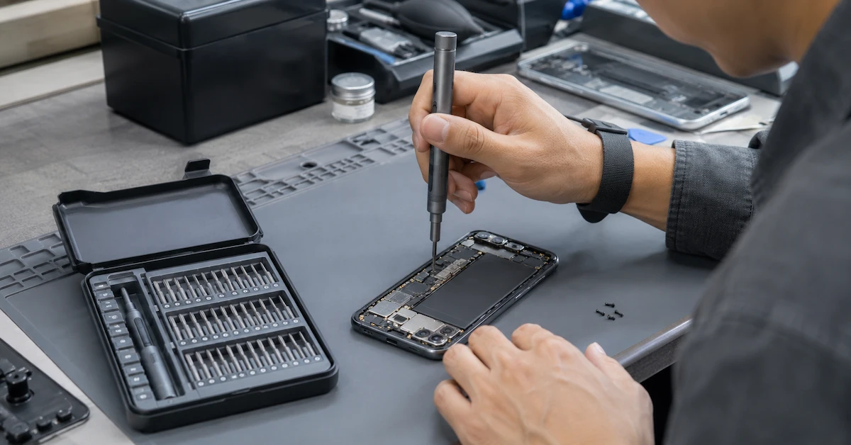 Precision screwdriver kit for phone repair