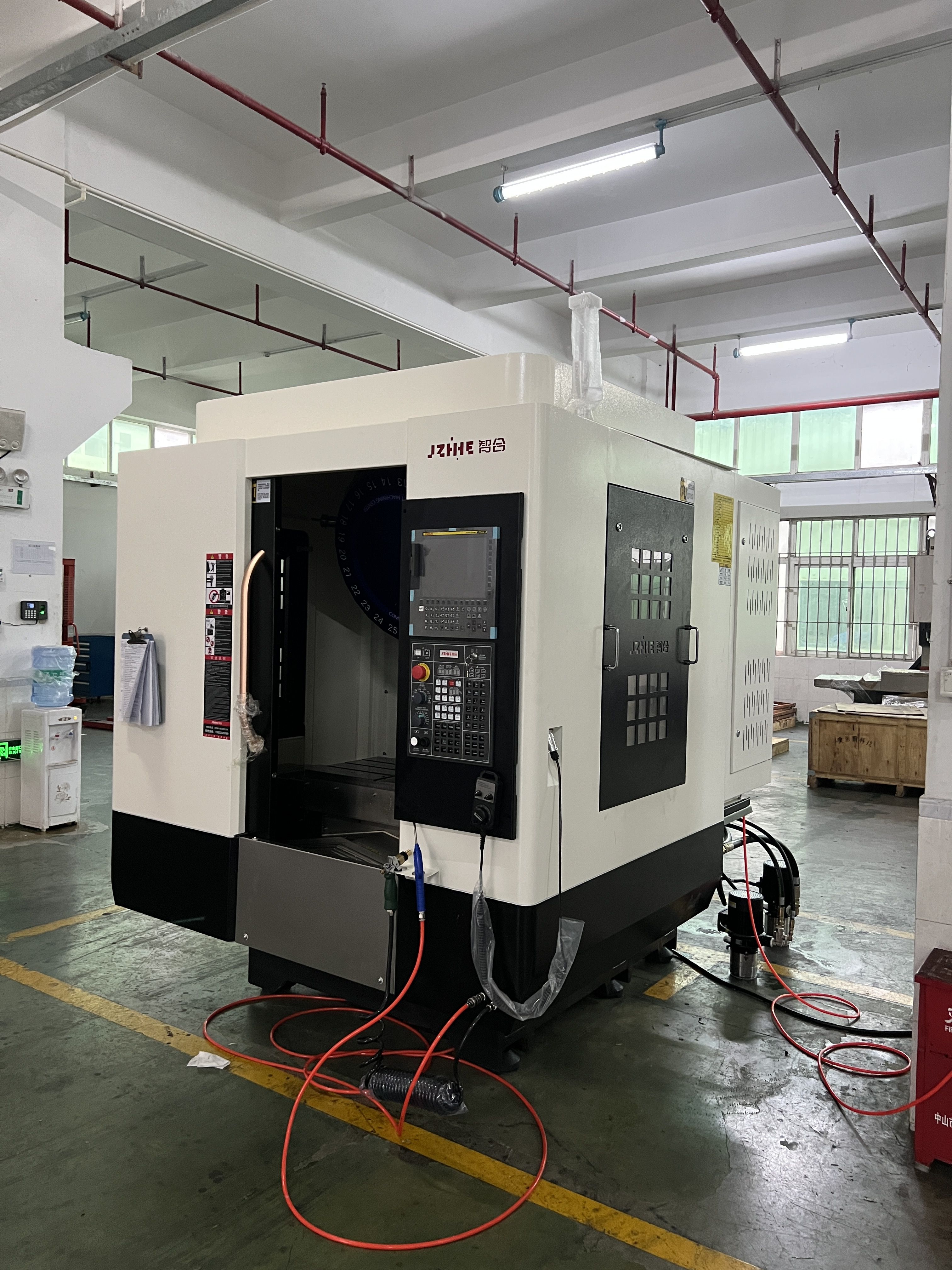 ماكينة الحفر والتثقيب CNC