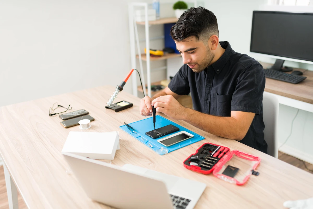 Precision screwdriver for electronics repair