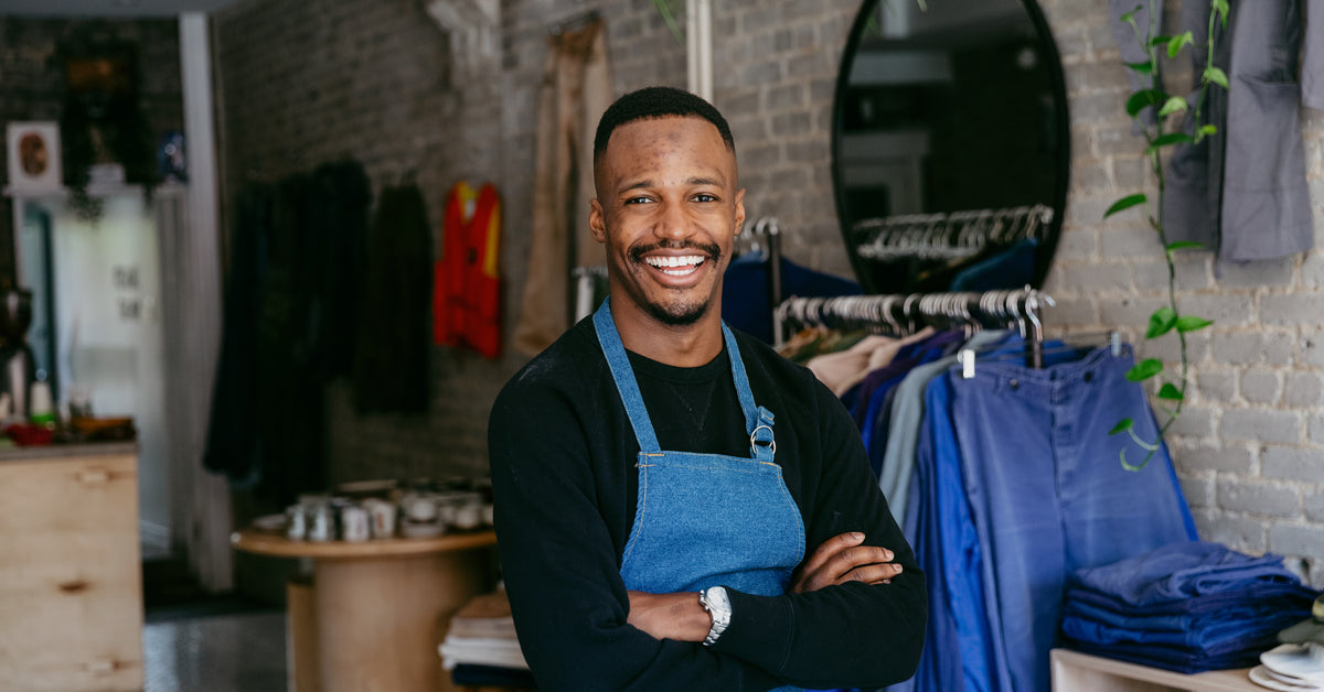 propriétaire d'atelier de sacs en toile en direct d'usine, tablier en jean